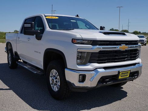 Used 2025 Chevrolet Silverado 2500 LT w/ Convenience Package AWD/4WD image 4