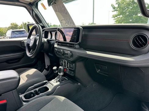 Used 2024 Jeep Wrangler Unlimited Rubicon AWD/4WD image 19