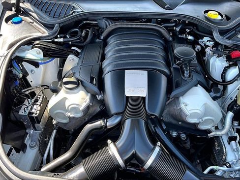 Used 2016 Porsche Panamera 4 AWD/4WD image 32