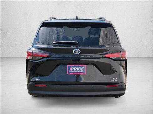 Used 2022 Toyota Sienna XLE w/ XLE Plus Package AWD/4WD image 5
