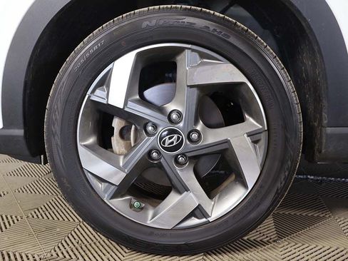 Certified 2024 Hyundai Venue SEL FWD image 18