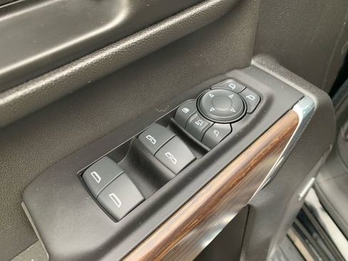 Used 2022 Chevrolet Silverado 3500 High Country w/ Technology Package image 17