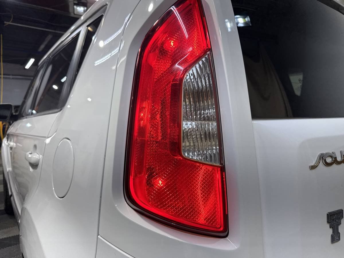 Used 2012 Kia Soul + FWD image 7