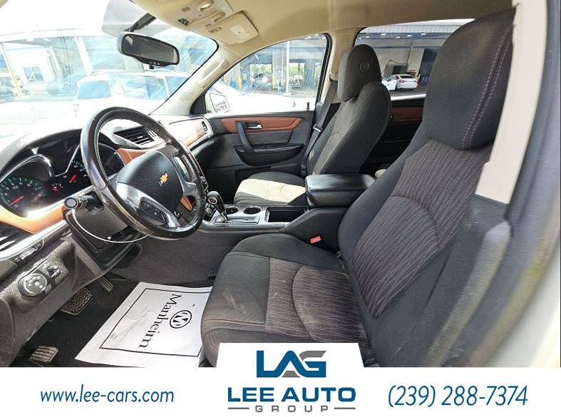 Used 2017 Chevrolet Traverse LT w/ Style and Technology Package FWD image 3