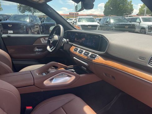 Used 2026 Mercedes-Benz GLS 450 4MATIC image 23