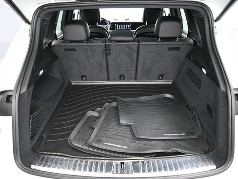 Certified 2024 Porsche Cayenne AWD/4WD image 25