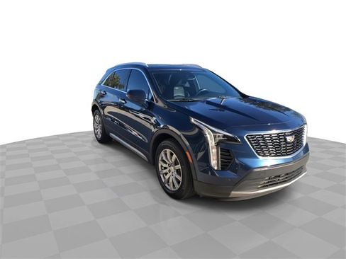 Used 2020 Cadillac XT4 Premium Luxury image 3