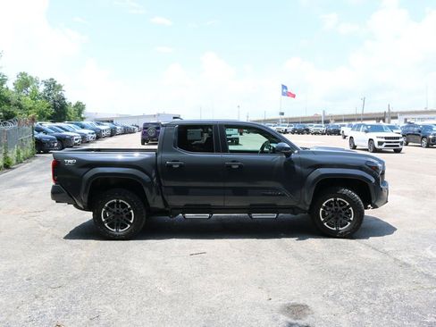 Used 2025 Toyota Tacoma TRD Sport AWD/4WD image 6