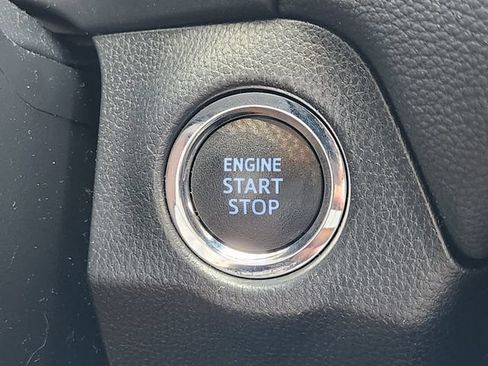 Used 2022 Toyota RAV4 Limited FWD image 15