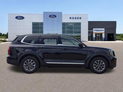 Used 2023 Kia Telluride LX AWD/4WD image 2