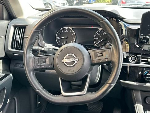 Used 2022 Nissan Pathfinder SL w/ SL Black Package image 18