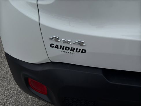 Used 2019 Jeep Renegade Latitude w/ Cold Weather Group AWD/4WD image 8