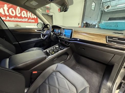 Used 2025 Volkswagen Atlas SE FWD image 14