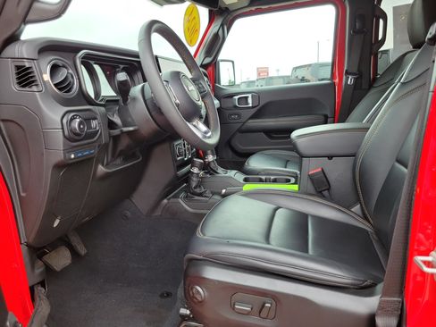 Used 2024 Jeep Wrangler Unlimited Sahara w/ Technology Group AWD/4WD image 7