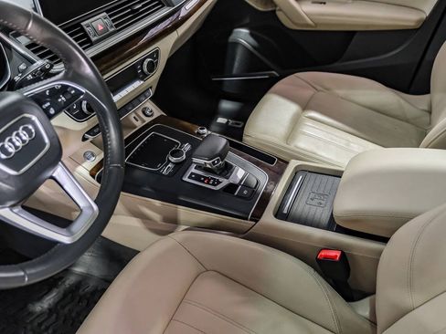 Used 2019 Audi Q5 2.0T Premium Plus w/ Premium Plus Package AWD/4WD image 25