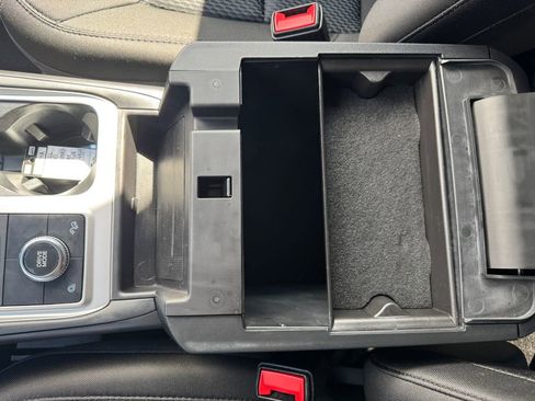 Used 2022 Ford Explorer XLT image 31