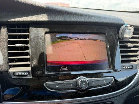 Used 2022 Buick Encore Preferred AWD/4WD image 19