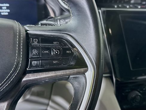 Used 2022 Jeep Grand Cherokee Overland w/ Luxury Tech Group IV image 23