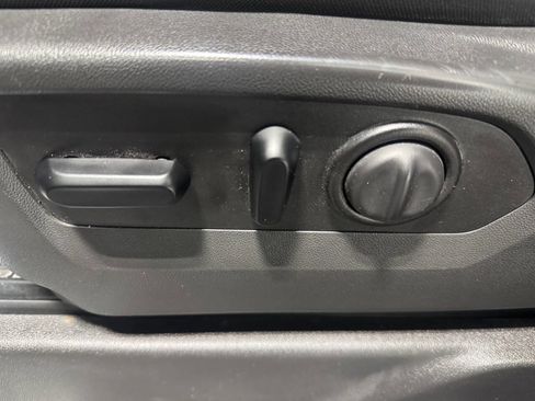 Used 2021 Chevrolet Silverado 1500 LT image 12