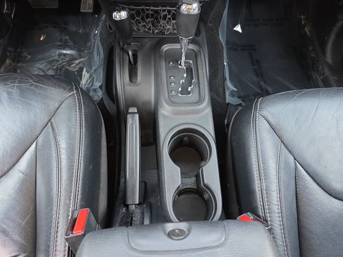 Used 2014 Jeep Wrangler Unlimited Sahara w/ Dual Top Group AWD/4WD image 14