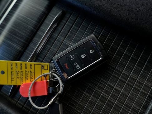 Used 2023 Jeep Wagoneer L Series II image 60