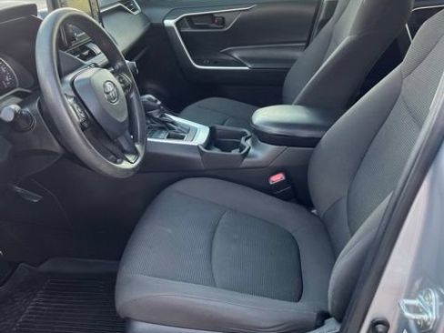 Used 2021 Toyota RAV4 LE AWD/4WD image 12
