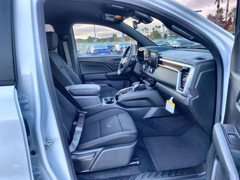 New 2026 GMC Canyon Elevation w/ LPO, Black Badging Package RWD image 39