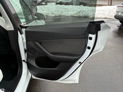 Used 2022 Tesla Model Y Performance image 40