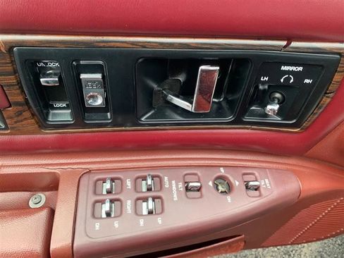 Used 1992 Oldsmobile Custom Cruiser image 38