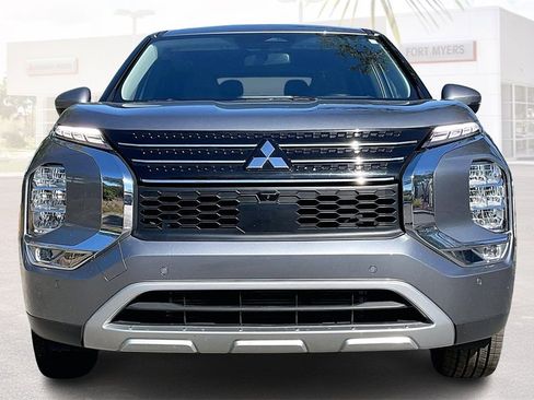 Used 2024 Mitsubishi Outlander SE image 25