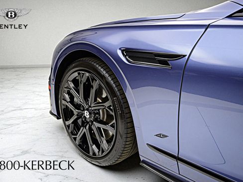 Used 2023 Bentley Flying Spur V8 image 17