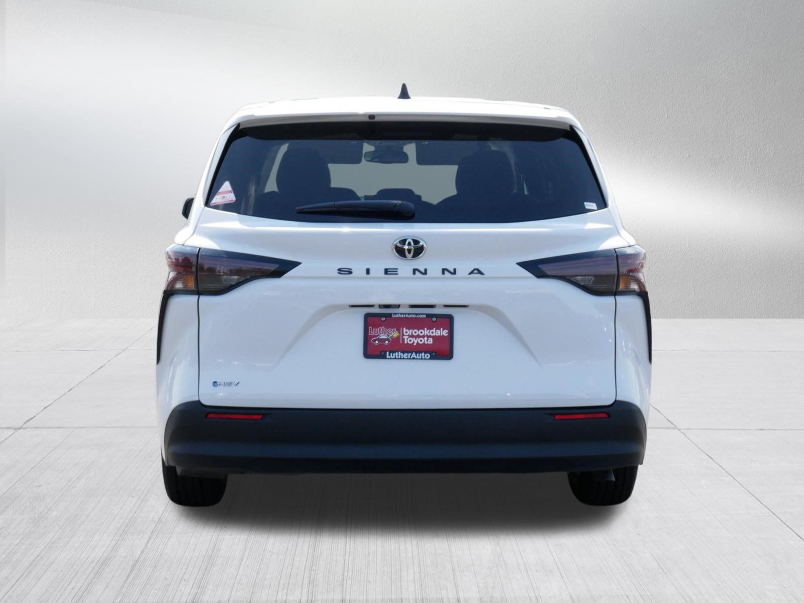 Certified 2026 Toyota Sienna LE FWD image 6