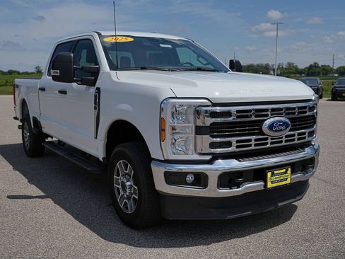 Used 2025 Ford F250 XLT AWD/4WD image 4