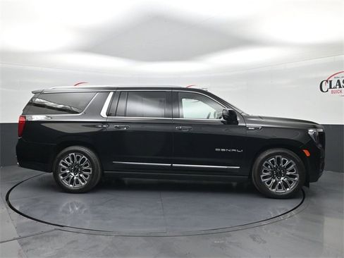 Used 2023 GMC Yukon XL Denali Ultimate image 2
