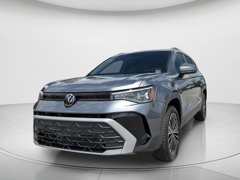 New 2026 Volkswagen Taos SE FWD image 2