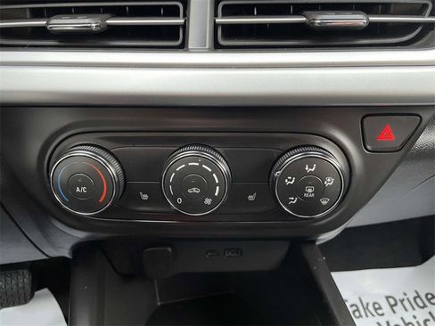 Used 2025 Chevrolet Trax LS w/ LS Convenience Package image 27