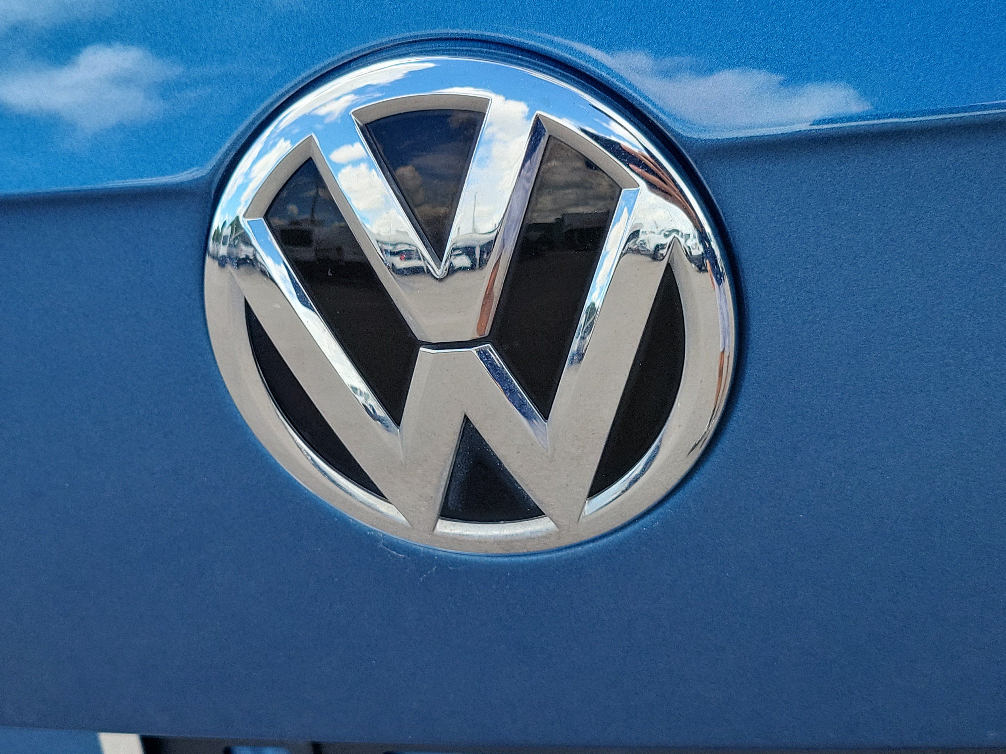 Used 2020 Volkswagen Tiguan SE w/ Panoramic Sunroof Package FWD image 10