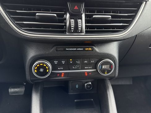 Used 2020 Ford Escape SE image 22