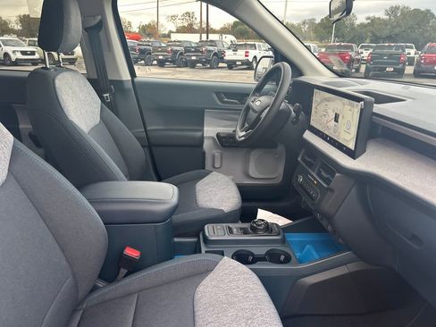 New 2025 Ford Maverick XLT image 29
