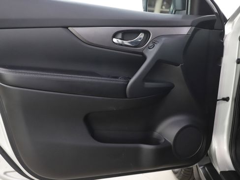 Used 2014 Nissan Rogue SV image 18