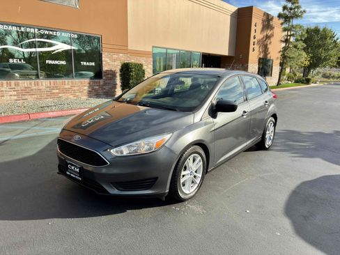 Used 2018 Ford Focus SE FWD image 4