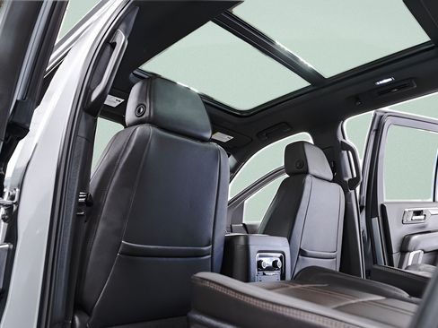 Used 2025 Chevrolet Tahoe High Country AWD/4WD image 29