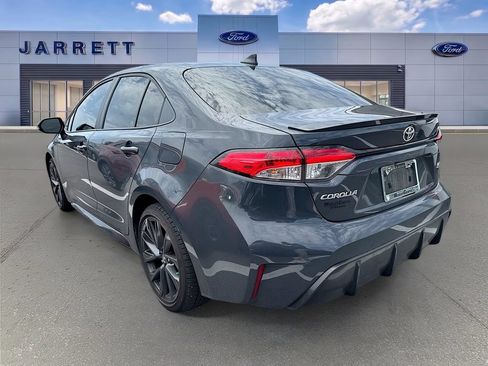 Used 2023 Toyota Corolla SE FWD image 3