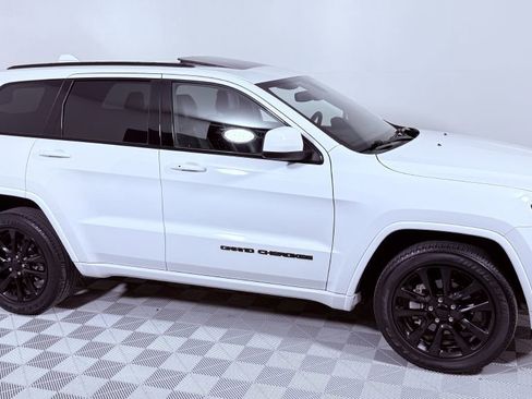 Used 2019 Jeep Grand Cherokee Altitude AWD/4WD image 2