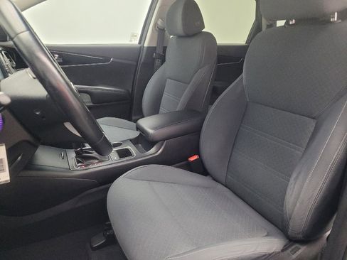 Used 2018 Kia Sorento LX image 17