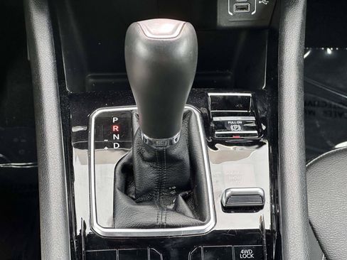 Used 2025 Jeep Compass Limited AWD/4WD image 18