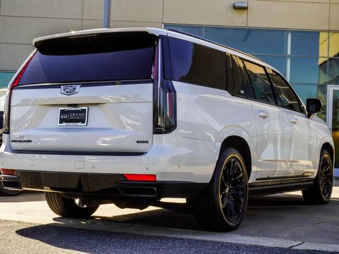 Used 2024 Cadillac Escalade ESV Sport Platinum w/ LPO, ONYX Package AWD/4WD image 12