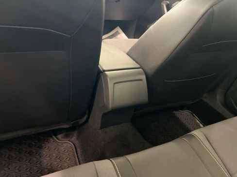 Used 2025 Volkswagen Jetta SE w/ Sunroof Package FWD image 16