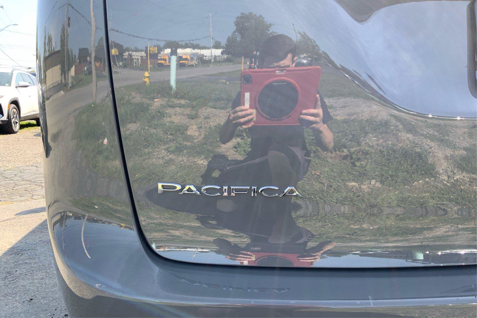 Used 2025 Chrysler Pacifica Select FWD image 24