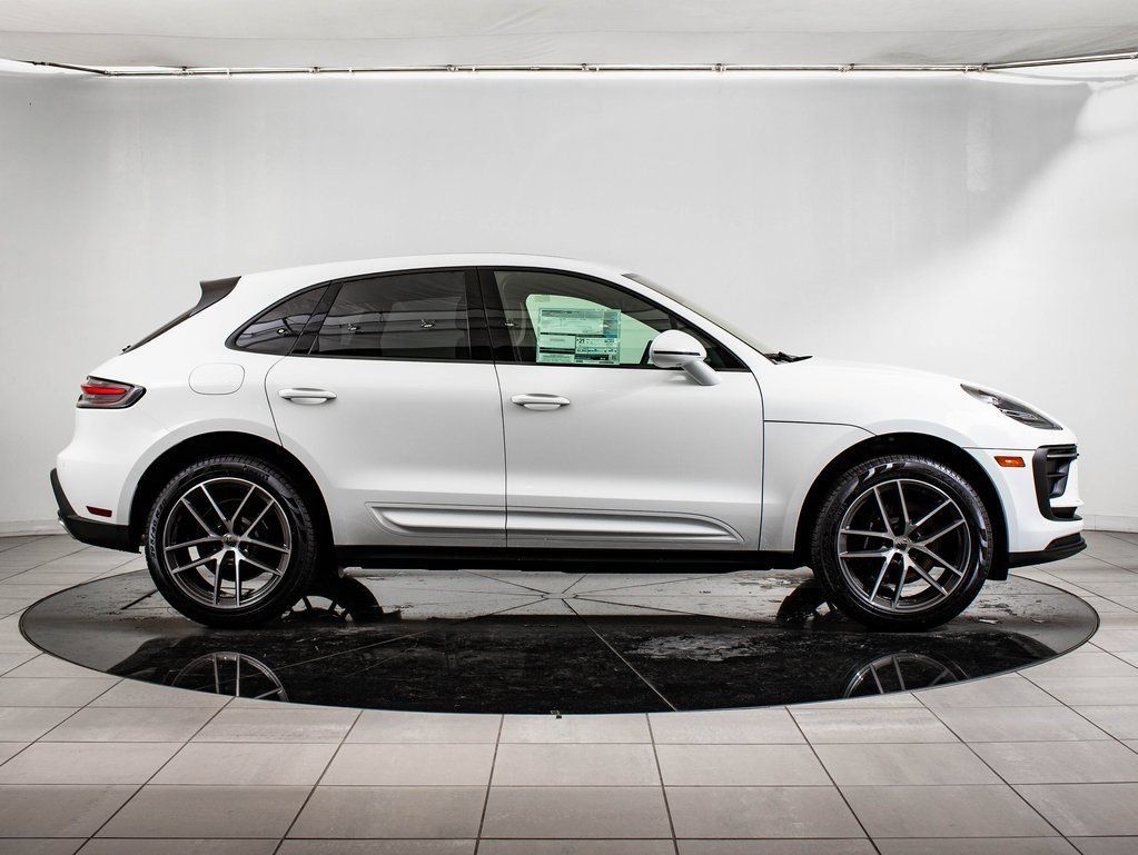 Certified 2026 Porsche Macan AWD/4WD image 9
